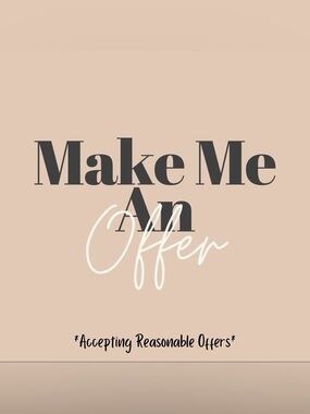 MAKE ME AN OFFER!! or BUNDLE AND MAKE AN OFFER 💕💕💕💕🌺